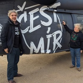 Dana Drábová s vrtulníkem Čestmír.