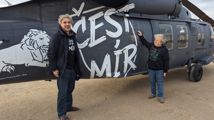 Dana Drábová s vrtulníkem Čestmír.