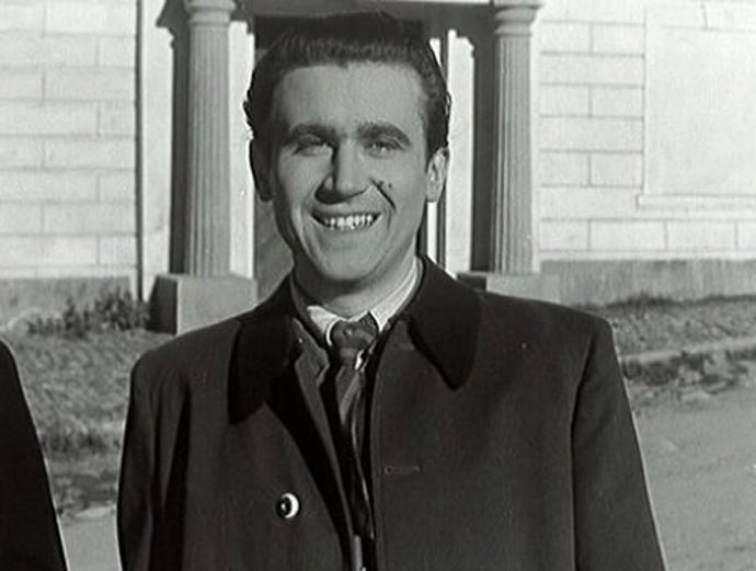 Zdeněk Dítě býval v mládí elegán, obletovaný ženami. Na snímku ve filmu Prstýnek z roku 1944, kdy mu bylo 24 let.