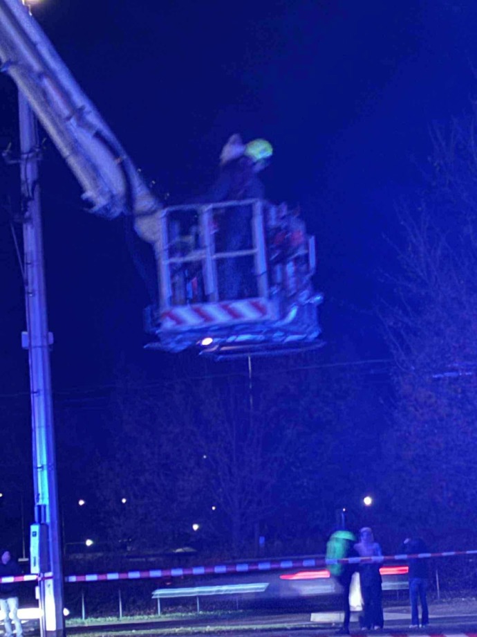 Hasiči úspěšně dostali všechny osoby do bezpečí.