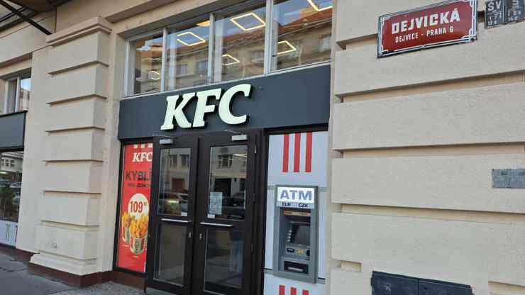 Pobočka v Dejvicích, kde inspekce odhalila další malér.