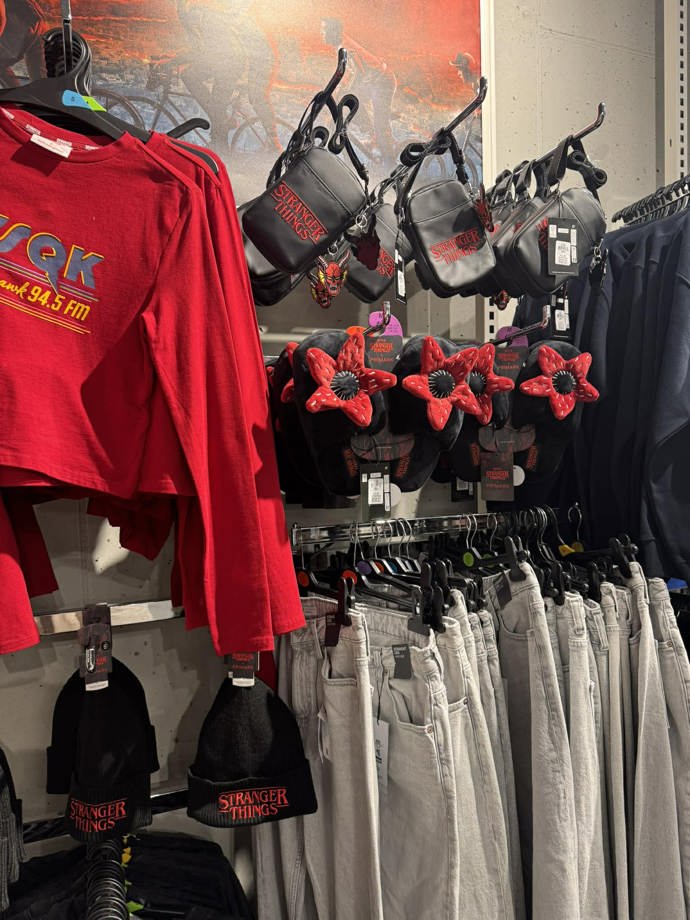 Objevíte i stylové oblečení, doplňky a boty.