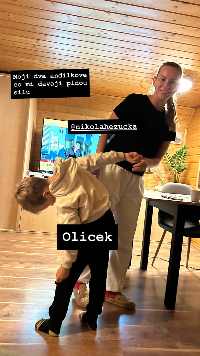 Rodina v těchto chvílích drží pohromadě víc než kdy dřív.