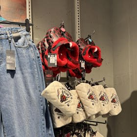 K příležitosti premiéry první části závěrečné série populárního seriálu některé značky vytvořily exkluzivní kolekce.