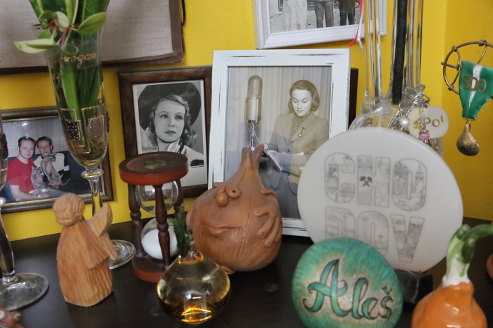 Památeční fotografie i pár vzpomínkových předmětů.