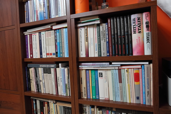 Michalova knihovna je opravdu bohatá.