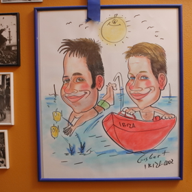 Cestovatelská zeď na podestě v patře mezonetu