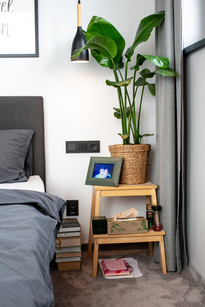 Část ložnice, kde si Soňa ráda čte.