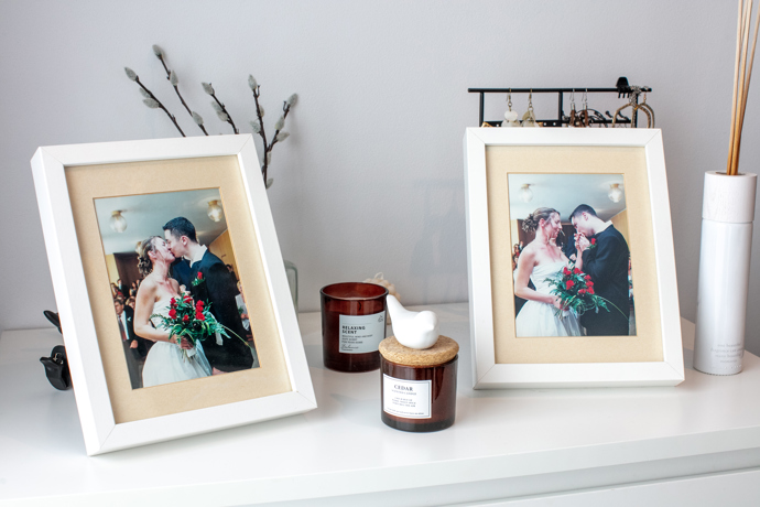 Fotky ze svatby manželů Ježkových mají v jejich domě na památku. 