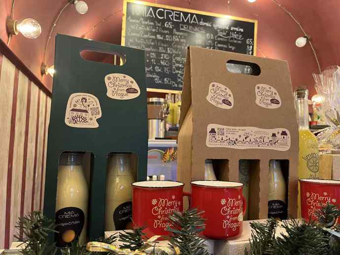 Zakoupit zde můžete hned několik vánočních suvenýrů. 