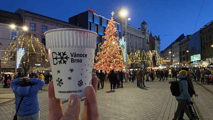 Náměstí Svobody v centru Brna už je vánočně nazdobené. 