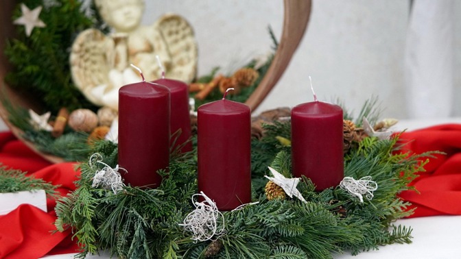 Tři znamení zvěrokruhu, která si adventní věnce nejraději vyrábějí sama
