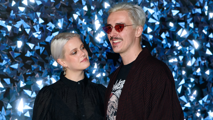 Terezie Kovalová se vdala. Netradiční šaty, ženich v růžovém obleku a hostina v asijské restauraci 