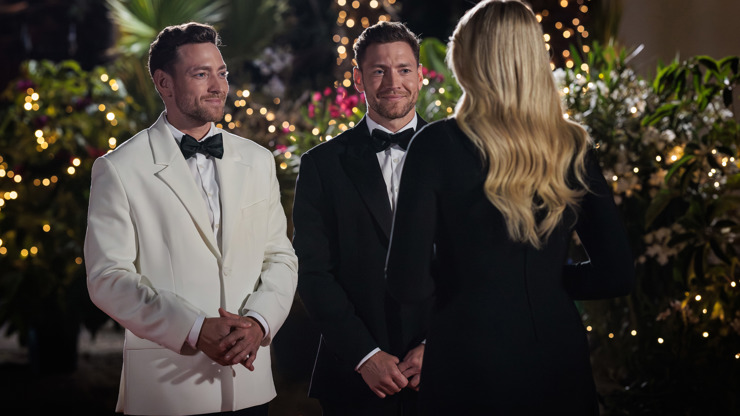 GLOSA: Dvojčata v Bacheloru. Dvacet dívek, jeden sen a dva stejné úsměvy