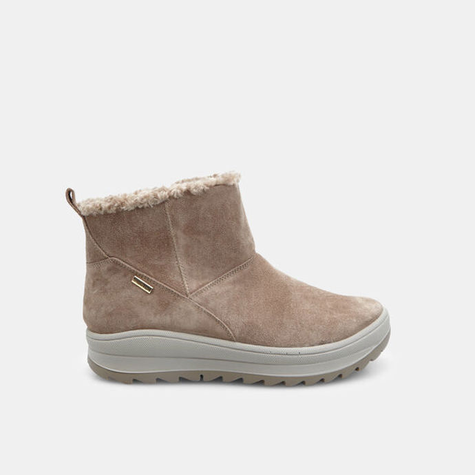 Kotníčkové boty ze semiše, Baťa, 2499 Kč