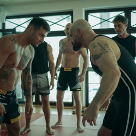 Soupiska MMA hvězd, které si zahrají ve filmu Bojovník, je kompletní. Nechybí šampioni Procházka a Kozma 