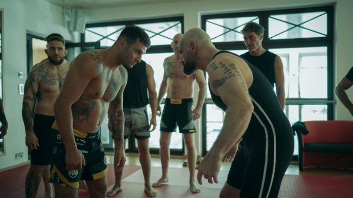 Soupiska MMA hvězd, které si zahrají ve filmu Bojovník, je kompletní. Nechybí šampioni Procházka a Kozma 