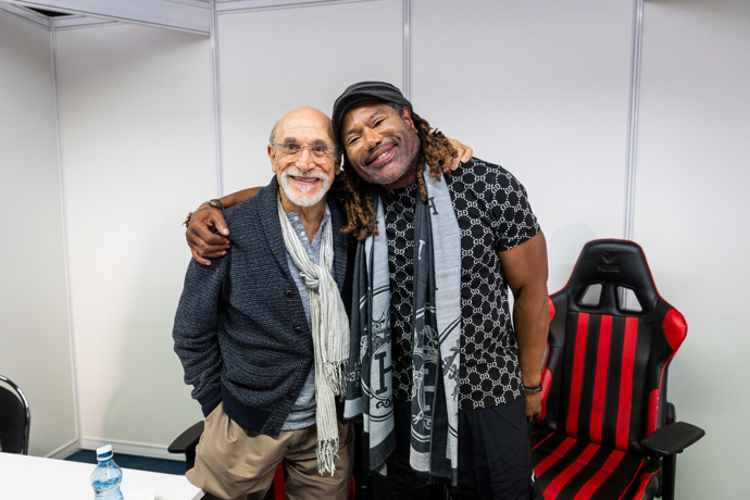 Christopher Judge a Tony Amendola, který v seriálu Hvězdná brána ztvárnil mistra Bra'taka.