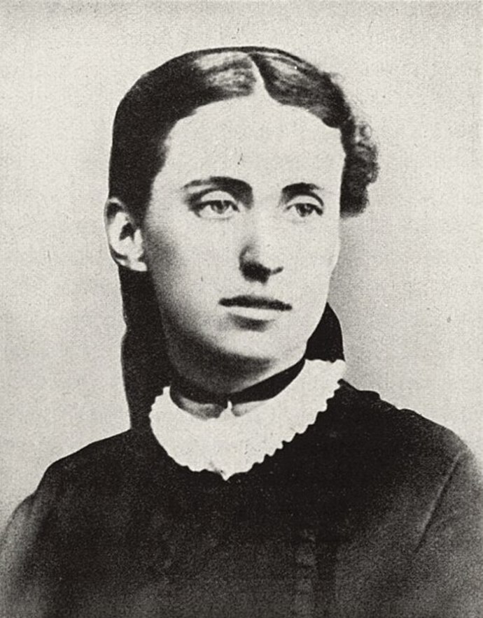 Charlotte na portrétu z roku 1871 v jednadvaceti letech. Jejím snem bylo stát se profesionální klavíristkou.