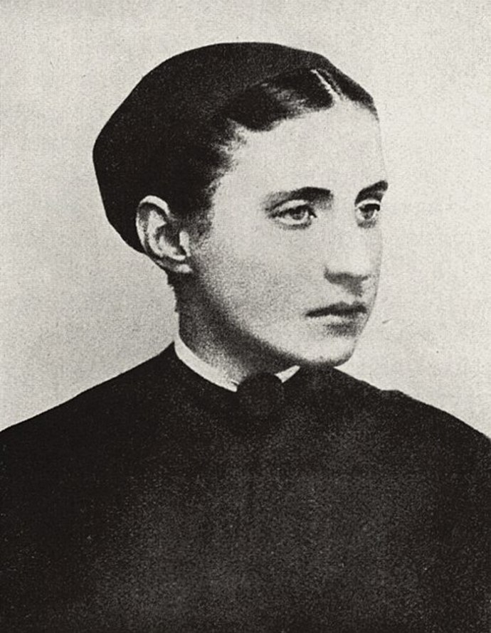 Charlottin portrét z roku 1866, kdy jí bylo 16 let. Už v té době se zajímala o umění a klasickou hudbu, kterou v 18 letech odjela studovat do Evropy, konkrétně do Lipska.