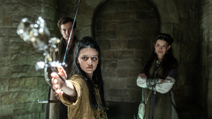 Magdalena Müller jako alchymistka Ariana v minisérii Zrození alchymistky.