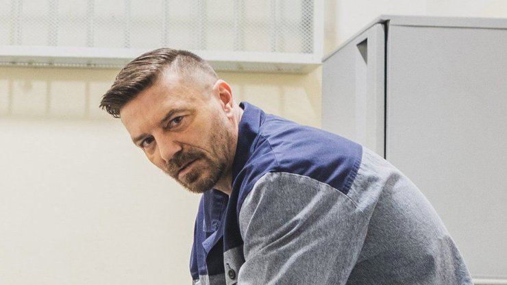 Tomáš Řepka ve vězeňském úboru.