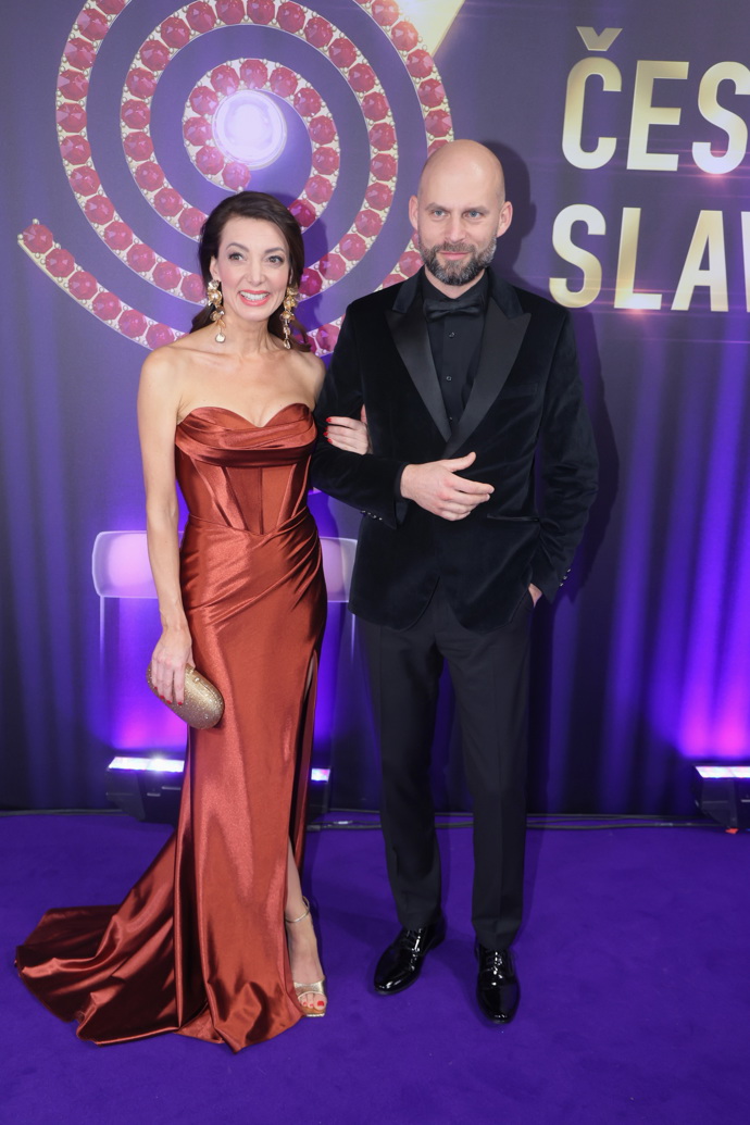 Klasickou eleganci předvedla i zpěvačka Dasha se svým partnerem Ondřejem Slukou. 