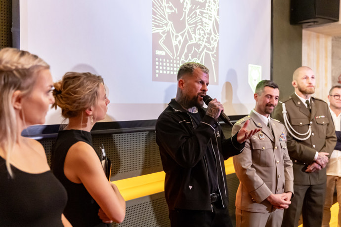 Charitativní kalendář měl několik kmotrů mezi něž patřil i rapper Marpo. 