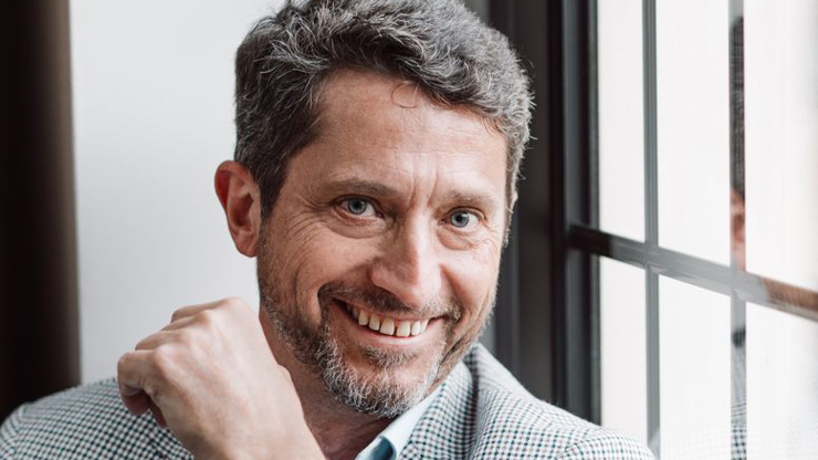 „Do našich produktů byliny nepřidáváme, my je z nich vyrábíme,“ říká stomatolog a majitel firmy Herbadent Pavel Smažík 