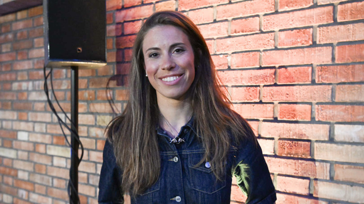 Eva Adamczyková je samý úsměv. Snad ji vydrží i na parketě.