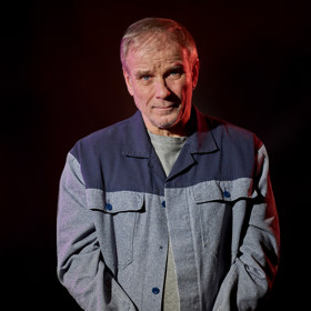 Lukáš Vaculík se v seriálu Noční operatér dostane také do vězení. 