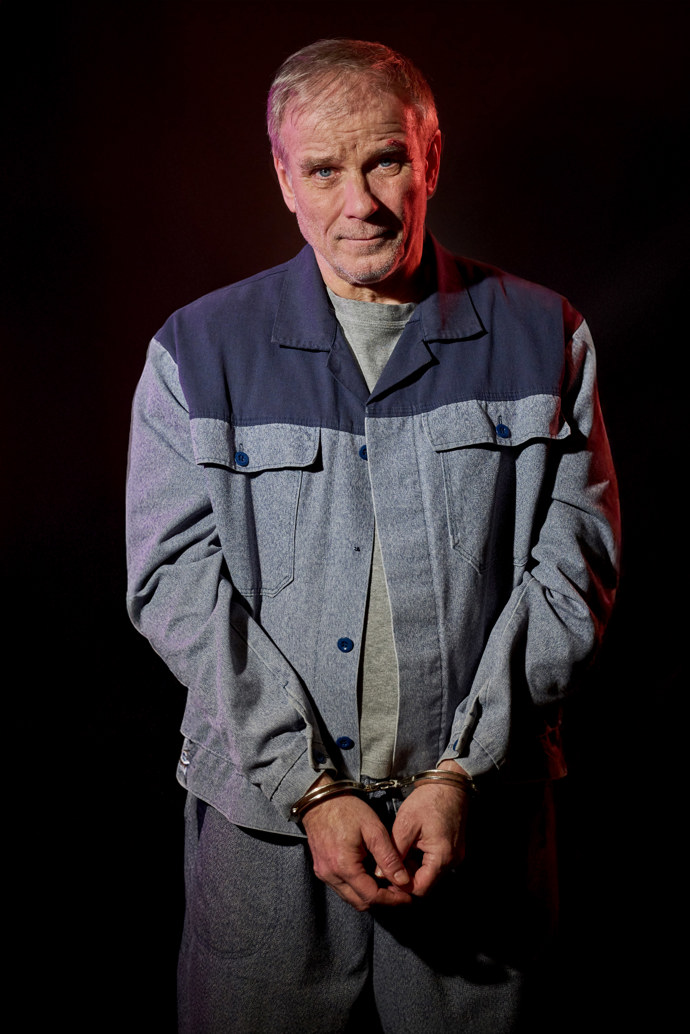 Lukáš Vaculík se v seriálu Noční operatér dostane také do vězení. 