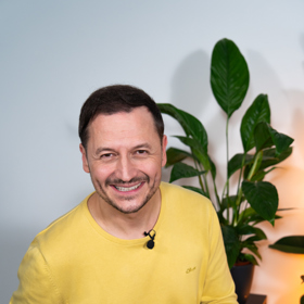 Sportovní komentátor Vojtěch Bernatský navštívil talkshow Na kafeečko. 