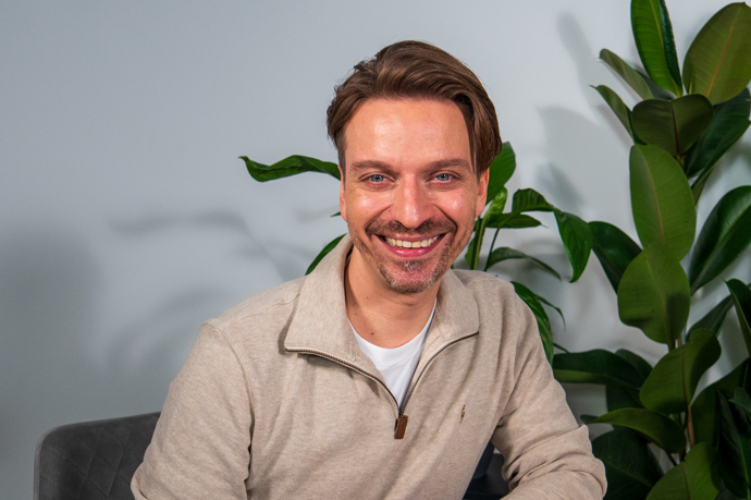 Tanečník Tomáš Slavíček navštívil talkshow Na kafeečko. 