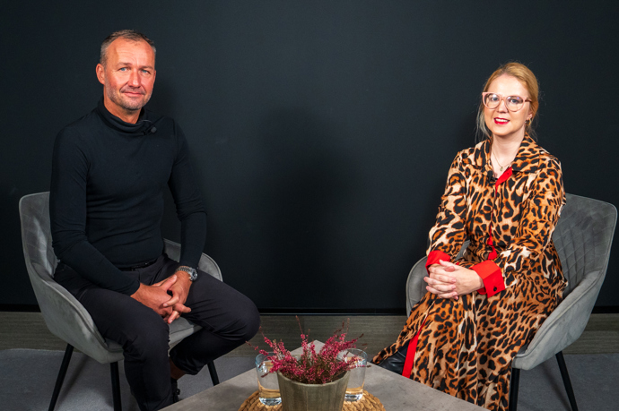 Michal Novotný promluvil o své nevšední práci a diváky pozval na blížící se seminář, který proběhne 22. listopadu na pražském Chodově. 