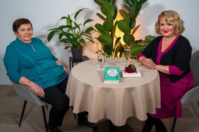 Herečka a spisovatelka Ivanka Devátá navštívila talkshow Na kafeečko. 