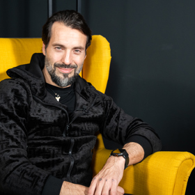 Václav Noid Bárta v pořadu eXtra Host.