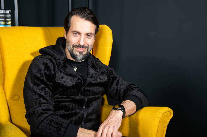 Václav Noid Bárta v pořadu eXtra Host.