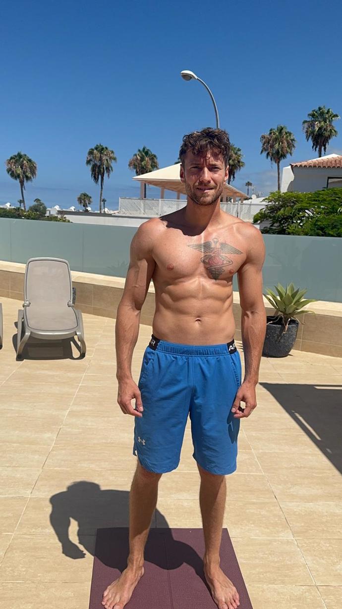 Martin Dubovický má potetovanou hruď.