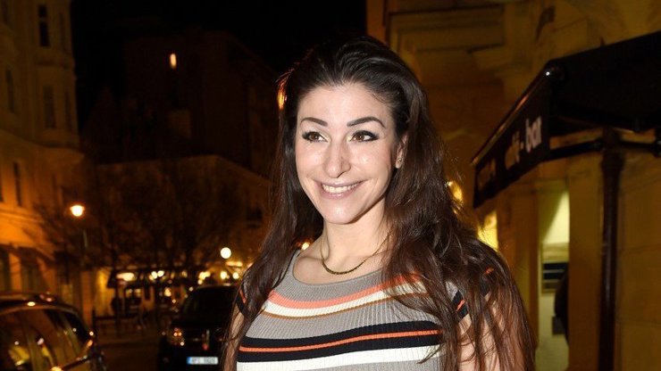 Ester Ládová slaví půlkulatiny. Život plný skandálů a nová láska hvězdy filmů pro dospělé