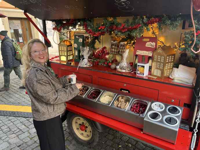 Redaktorka Veronika si do něj například nasypala rozinky máčené v rumu, oříšky a mandle. 