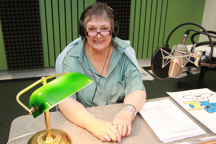 Podobně to muselo vypadat během dabingu seriálu To je vražda, napsala. 