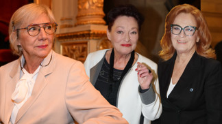 Zralé dámy převálcovaly Thálii: Simona Stašová a Dana Syslová omládly v kostýmcích o deset let