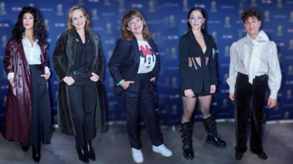 Móda z večírku Českého slavíka: Marta Jandová sladila rtěnku s mašlí na prsou, Moniku Absolonovou hřál kožíšek