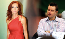 Nora Fridrichová chce po Rajchlovi odpovědi.