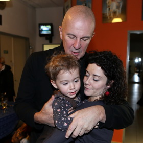 Její maminkou je zpěvačka Lucia Šoralová. 