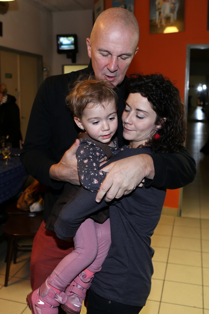 Její maminkou je zpěvačka Lucia Šoralová. 