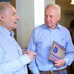 Vladimír Pucholt začínal jako herec, v roce 1967 se ale i kvůli tehdejšímu komunistickému režimu rozhodl opustit film i divadlo a emigroval do Anglie.