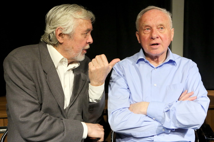 Vladimír Pucholt se později proslavil jako specialista na neonatologii, po přestěhování do Kanady přijal místo vedoucího lékaře neonatologického oddělení v nemocnici v Torontě a souběžně s tím si otevřel vlastní praxi ve svém domě. Další snímky jsou z filmu Lásky jedné plavovlásky, který slaví 60 let od své premiéry.