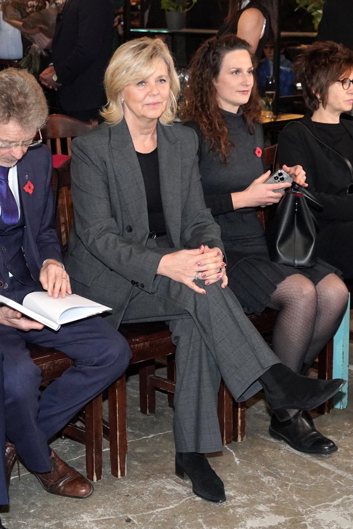 Eva Pavlová svým outfitem dokázala, že můžete zabodovat i s jednoduchým modelem.